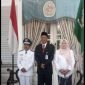 Foto: Jito Setiabudi Kades Terpilih Periode 2025-2033, Desa Serang dan istri bersama PJ Bupati Mohamad Masrofi di Pringgitan Pendapa Dipayudha Adigraha.