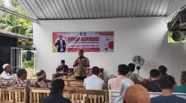 Foto: Rohman Supriyadi sedang memberi pemaparan di Acara Resesnya untuk warga masyarakat Desa Merden.