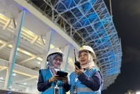 Srikandi PLN bersiaga saat pertandingan Kualifikasi Piala Dunia 2026 Zona Asia antara Indonesia versus China berlangsung di Stadion Utama Gelora Bung Karno pada Kamis, (5/6). PLN mengerahkan 276 personel siaga kelistrikan pada gelaran internasional tersebut.