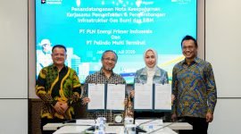 PLN EPI dan PT Pelindo Multi Terminal (SPMT) menandatangani Nota Kesepahaman (MoU) kerja sama pemanfaatan dan pengembangan infrastruktur gas bumi dan bahan bakar minyak (BBM) 

Penandatanganan dilakukan oleh Direktur Strategi dan Komersial PT Pelindo Multi Terminal, Rizki Kurniawan; Direktur Gas dan BBM PT PLN EPI, Erma Melina Sarahwati; (Tengah) dan disaksikan oleh Direktur Utama PT Pelindo Multi Terminal, Ari Henryanto (kiri); dan Direktur Utama PT PLN EPI, Rakhmad Dewanto (kanan).