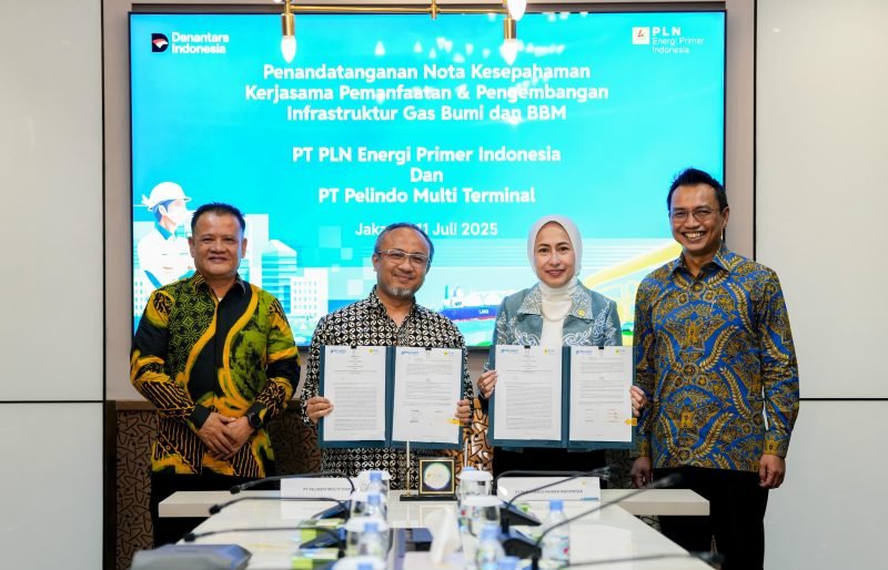PLN EPI dan PT Pelindo Multi Terminal (SPMT) menandatangani Nota Kesepahaman (MoU) kerja sama pemanfaatan dan pengembangan infrastruktur gas bumi dan bahan bakar minyak (BBM) 

Penandatanganan dilakukan oleh Direktur Strategi dan Komersial PT Pelindo Multi Terminal, Rizki Kurniawan; Direktur Gas dan BBM PT PLN EPI, Erma Melina Sarahwati; (Tengah) dan disaksikan oleh Direktur Utama PT Pelindo Multi Terminal, Ari Henryanto (kiri); dan Direktur Utama PT PLN EPI, Rakhmad Dewanto (kanan).