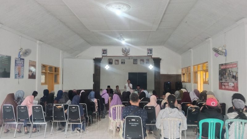 Photo: Suasana sosialisasi dan penyaluran PIP dari Aspirasi Utut Adiyanto DPRRI PDI perjuangan di Aula Kantor Desa Brengkok