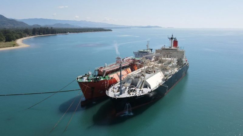 Pasokan BBM berada pada HOP rata-rata 11,3 hari, sedangkan gas alam cair (Liquefied Natural Gas/LNG) untuk pembangkit telah terdistribusi sesuai jadwal.