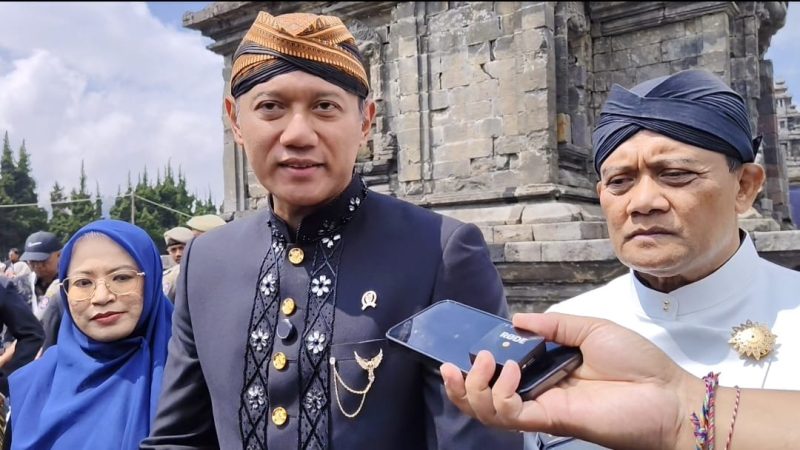 Menteri Koordinator Bidang Infrastruktur dan Pembangunan Kewilayahan Agus Harimurti Yudhoyono (AHY) menegaskan dukungannya untuk pengembangan pariwisata di Dieng.  Ia berkomitmen untuk memperkuat infrastruktur di Kawasan Dataran Tinggi Dieng, Kabupaten Banjarnegara, Jawa Tengah (Jateng).(foto/ahr)