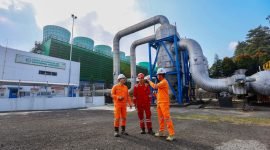 Ilustrasi petugas PLN sedang melakukan koordinasi untuk menjaga keandalan operasional PLTP Kamojang, Jawa Barat.