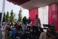 Photo: Suasana kemeriahan HUT RI ke 80 Desa Glempang, nampak ketua panitia pelaksana Sukono meneriakan