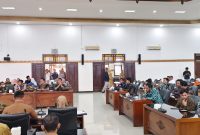 10 Pemuda yang tergabung dalam 10 Pemuda Banjarnegara bersuara  menggelar audensi dengan  DPRD Banjarnegara .(foto/ahr) 