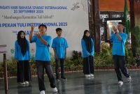 Foto: Salah satu suguhan pertunjukan Drama Bahasa isyarat oleh komunitas disabilitas sensorik