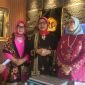 Foto: dari kiri Yennicos, Ketua PBKM DKI Jakarta Suherni Syam, dan Eka Putri Asnita, SS., Ketua PBKM Kota Jakarta Selatan