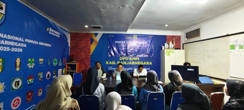 Komite Nasional Pemuda Indonesia (KNPI) Banjarnegara  bekerjasama dengan Banjarnegara Governance Autoshow menggelar Expo UMKM dan Car Free Night Banjarnegara. Acara ini di gelar dalam rangka memeriahkan Hari Sumpah Pemuda ke-97 Tahun 2025.(foto/ahr)