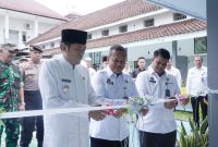 Wakil Bupati Banjarnegara Wakhid Jumali dan Kepala Kantor Wilayah Direktorat Jenderal Pemasyarakatan Jawa Tengah (Kakanwil Ditjen PAS Jateng) Mardi Santoso meresmikan Pesantren At-Taubah Rutan Banjarnegara , Wabup berharap para warga binaan dapat menjadikan pesantren ini sebagai jalan hijrah dan pembinaan diri.(foto/istimewa)