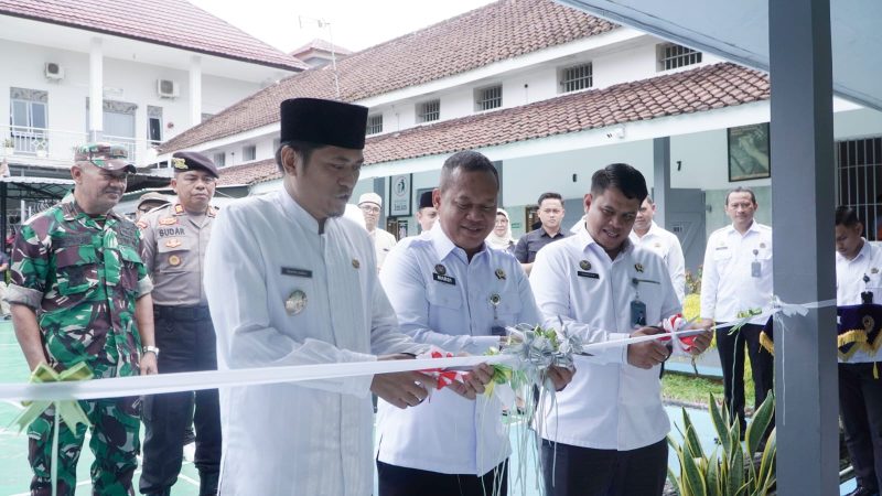 Wakil Bupati Banjarnegara Wakhid Jumali dan Kepala Kantor Wilayah Direktorat Jenderal Pemasyarakatan Jawa Tengah (Kakanwil Ditjen PAS Jateng) Mardi Santoso meresmikan Pesantren At-Taubah Rutan Banjarnegara , Wabup berharap para warga binaan dapat menjadikan pesantren ini sebagai jalan hijrah dan pembinaan diri.(foto/istimewa)