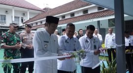 Foto: Suasana Peresmian Pondok Pesantren At-Taubah dengan pengguntingan pita oleh Gus Wahid Jumali,Lc di Rutan Banjarnegara.