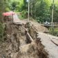 Foto: Jembatan Kali Lubang Sodong, Dukuh Penisihan, Desa Merden, Kecamatan Purwanegara, Kabupaten Banjarnegara, tampak nyaris rusak total.