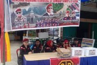 Anggota Pengurus DKD Garda Prabowo Provinsi Riau membuka Posko Penggalangan Bantuan Kemanusiaan Korban Bencana danbersiap siap menerima donasi dari kalangan masyarakat di Pekanbaru. {foto Ist/FF}