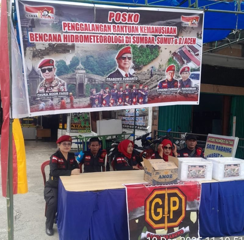 Anggota Pengurus DKD Garda Prabowo Provinsi Riau membuka Posko Penggalangan Bantuan Kemanusiaan Korban Bencana danbersiap siap menerima donasi dari kalangan masyarakat di Pekanbaru. {foto Ist/FF}