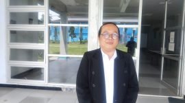 Foto: Rasmono SH, Direktur Utama Indo Group, saat menjadi narasumber pada Hari Jadi IPJT ke-3 di Politeknik Banjarnegara.