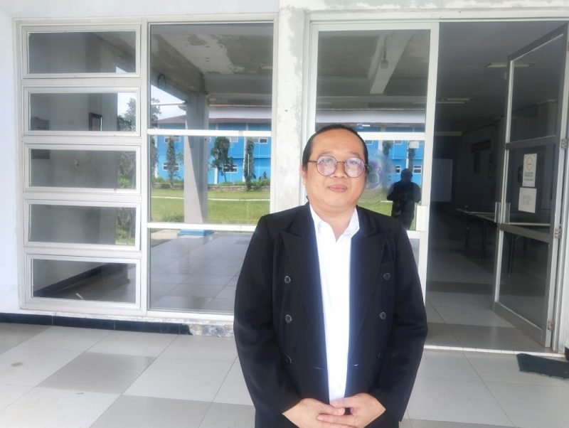 Foto: Rasmono SH, Direktur Utama Indo Group, saat menjadi narasumber pada Hari Jadi IPJT ke-3 di Politeknik Banjarnegara.