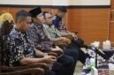 Foto: Wakil Bupati Banjarnegara Wakhid Jumali, Lc mengikuti Rakor Verifikasi dan Validasi Program MBG secara daring di Command Center.