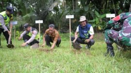 Foto: Penanaman 1.000 pohon oleh Kembara UIN Yogyakarta di Dusun Karang Tunon, Desa Glempang, Kecamatan Mandiraja, Banjarnegara.