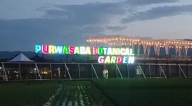 Foto :Botanical Garden Hill Rekreasi Bagi Pecinta view saat menjelang senja di Desa Purwa saba,Kecamatan Mandiraja, Kabupaten Banjarnegara. (Doc. Bas)