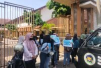 Foto: Para wali murid SD Negeri 4 Krandegan, yang melakukan aksi protes terkait sajian Menu dari SPPG Setempat.(Dok.Bas).