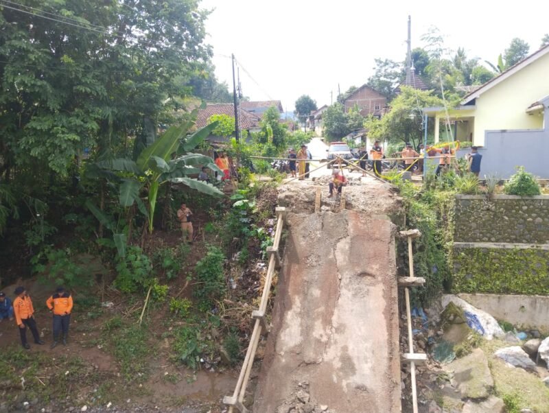 Foto: Jembatan Akses Penghubung Desa Petir–Pucung Bedug, Kecamatan Purwonegoro