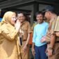 Foto: Bupati Banjarnegara dr. Amalia Desiana bersama jajaran Pemkab Banjarnegara saat meninjau lokasi jembatan penghubung Desa Petir–Pucung Bedug yang ambruk, didampingi tokoh masyarakat setempat.