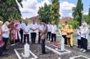 Jajaran Pemkab Banjarnrgara bersama keluarga mantan Bupati Terdahulu berada di Pusara makam pendahulu.(Dok.Kominfo BNA)