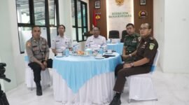 Fhoto: Pembahasan Mesin Pengolah Sampah dengan teknologi Modern melalui Daring dengan Mabes TNI dengan Forkompinda, di Ruang yudha Kodim 0704 Banjarnegara.