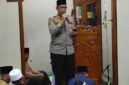 AKP H.MOHAMAD SAFIUDIN,SH Wakapolsek Pancoranmas Polres melakukan tarawih di Masjid Jami Nurul Yaqin Ratujaya Cipayung 28/2/26. (Foto: Sujud Margono)