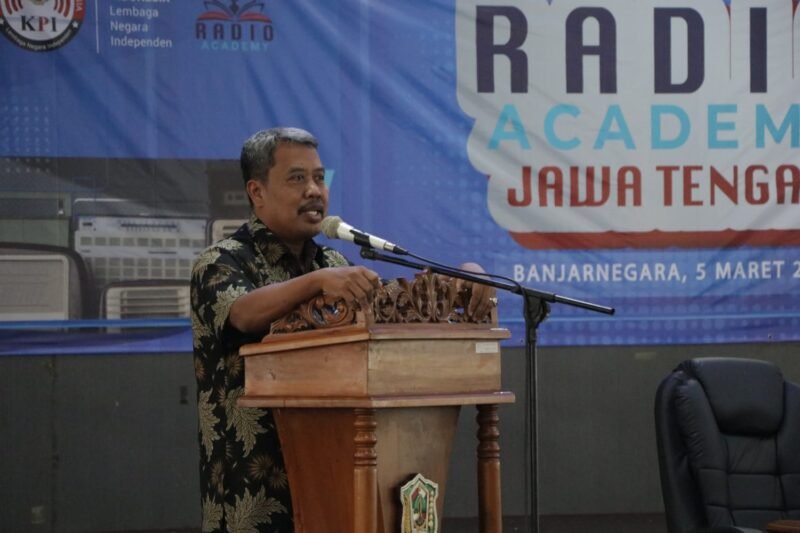 Fhoto: Kadiskominfo Banjarnegara Sagiyo,.S.Ip. menyampaikan apresiasi atas terselenggaranya Radio Academiy di Banjarnegara