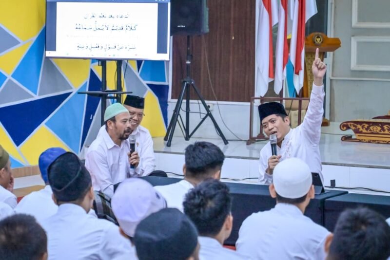 Foto :Wakil Bupati Banjarnegara Wahid Jumali, Lc., saat menyampaikan tausiyah kepada warga binaan di Rutan Kelas IIB Banjarnegara.(Dok.Kominfo).