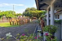 Fhoto:Suasana apel pagi di halaman Kantor Sekda Banjarnegara,nampak PJ Sekda Tursiman memberikan himbauan dan terapkan kedisiplinan ke ASN. (Dok.Kominfo Bna).