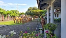 Fhoto:Suasana apel pagi di halaman Kantor Sekda Banjarnegara,nampak PJ Sekda Tursiman memberikan himbauan dan terapkan kedisiplinan ke ASN. (Dok.Kominfo Bna).