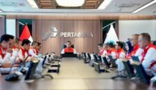 Direktur Utama PT Pertamina, Simon Aloysius Mantiri memberikan arahan pada Acara Kick off Satgas Pengendalian dan Pemantauan Kelancaran Penyaluran BBM, LPG, Gas pada masa bulan Ramadan dan Idulfitri, Grha Pertamina 9 Maret 2026.