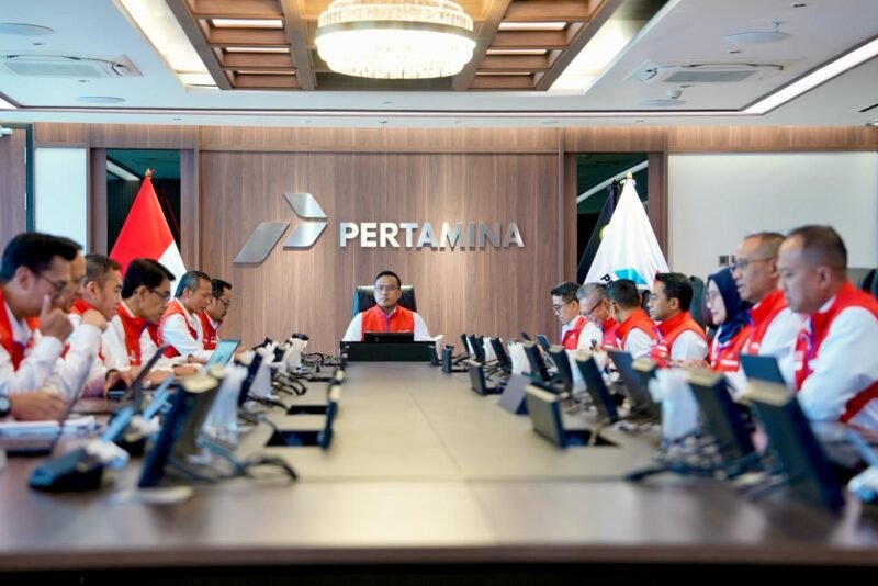 Direktur Utama PT Pertamina, Simon Aloysius Mantiri memberikan arahan pada Acara Kick off Satgas Pengendalian dan Pemantauan Kelancaran Penyaluran BBM, LPG, Gas pada masa bulan Ramadan dan Idulfitri, Grha Pertamina 9 Maret 2026.