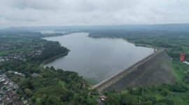 PLN Nusantara Power akan membangun PLTS Terapung Karangkates dengan kapasitas 100 MWac atau 133 MWp melalui entitas pengembang PT Nusantara Guodian Karangkates Indonesia (NGKI). . Proyek ini direncanakan akan selesai pada Januari 2027.