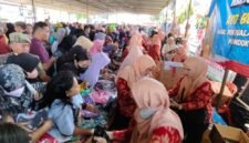Photo: Nampak Warga Banjarnegara ramai Padati Stand Bazar Pakaian Murah di Pasar Murah Ramadhan 2026.(Dok.Berita Fakta.id).