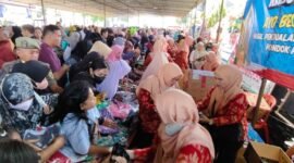 Photo: Nampak Warga Banjarnegara ramai Padati Stand Bazar Pakaian Murah di Pasar Murah Ramadhan 2026.(Dok.Berita Fakta.id).