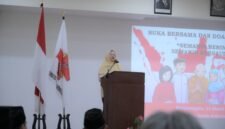 photo, Bupati Banjarnegara Amalia Desiana saat menyambut para tokoh agama dalam acara bukber lintas agama. (Dok.beritafakta.id)