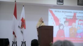 photo, Bupati Banjarnegara Amalia Desiana saat menyambut para tokoh agama dalam acara bukber lintas agama. (Dok.beritafakta.id)