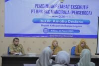 Beri pengarahan Kepada Karyawan BKK Mandiraja,  Bupati Amalia;  Anggap Kantor Seperti Rumah Sendiri Agar Laba Meluncur dan Karyawan Sejahtera (Kominfo/anhar)
