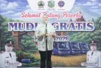 Bupati Banjarnegara, dr Amalia Desiana sedang memberikan sambutan untuk para perantau yang ikut program mudik gratis 2026.(Dok.Kominfo Bna)