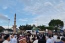 Ribuan Umat Muslim di Banjarnegara hari ini melaksanakan sholat Ied di Alun-alun kota Banjarnegara .(foto/ahr)