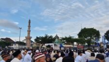 Ribuan Umat Muslim di Banjarnegara hari ini melaksanakan sholat Ied di Alun-alun kota Banjarnegara .(foto/ahr)