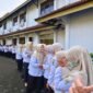Keterangan Foto: Suasana para ASN Pemkab Banjarnegara,sedang laksanakan apel pagi sehabis libur Idul Fitri 1447 H sekaligus Hallal Bihalal di Halaman Kantor Bupati.(Dok.Kominfo)