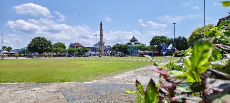 foto: Alun-alun kota Banjarnegara tempat untuk menunaikan sholat Idul fitri 1447 hijriah.(Dok.Kominfo Bna)