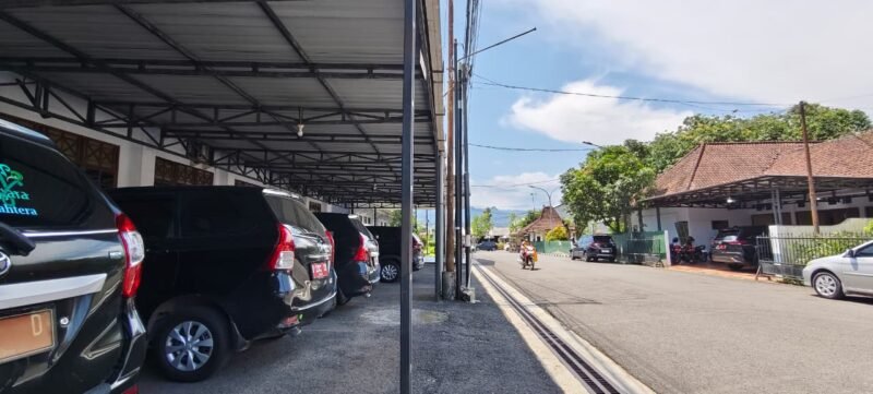 Foto : Nampak mobil dinas berderet di garasi milik Pemkab Banjarnegara.(Dok.Kominfo Bna)