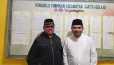 foto: Fery Wawan Cahyono Anggota DPRD Jateng dari Fraksi Golkar, Ketua DPD Golkar dan H.Bawono Anggota Struktural Partai Golkar saat bukber di Kantor DPC Banjarnegara.(Dok.Berita Fakta)